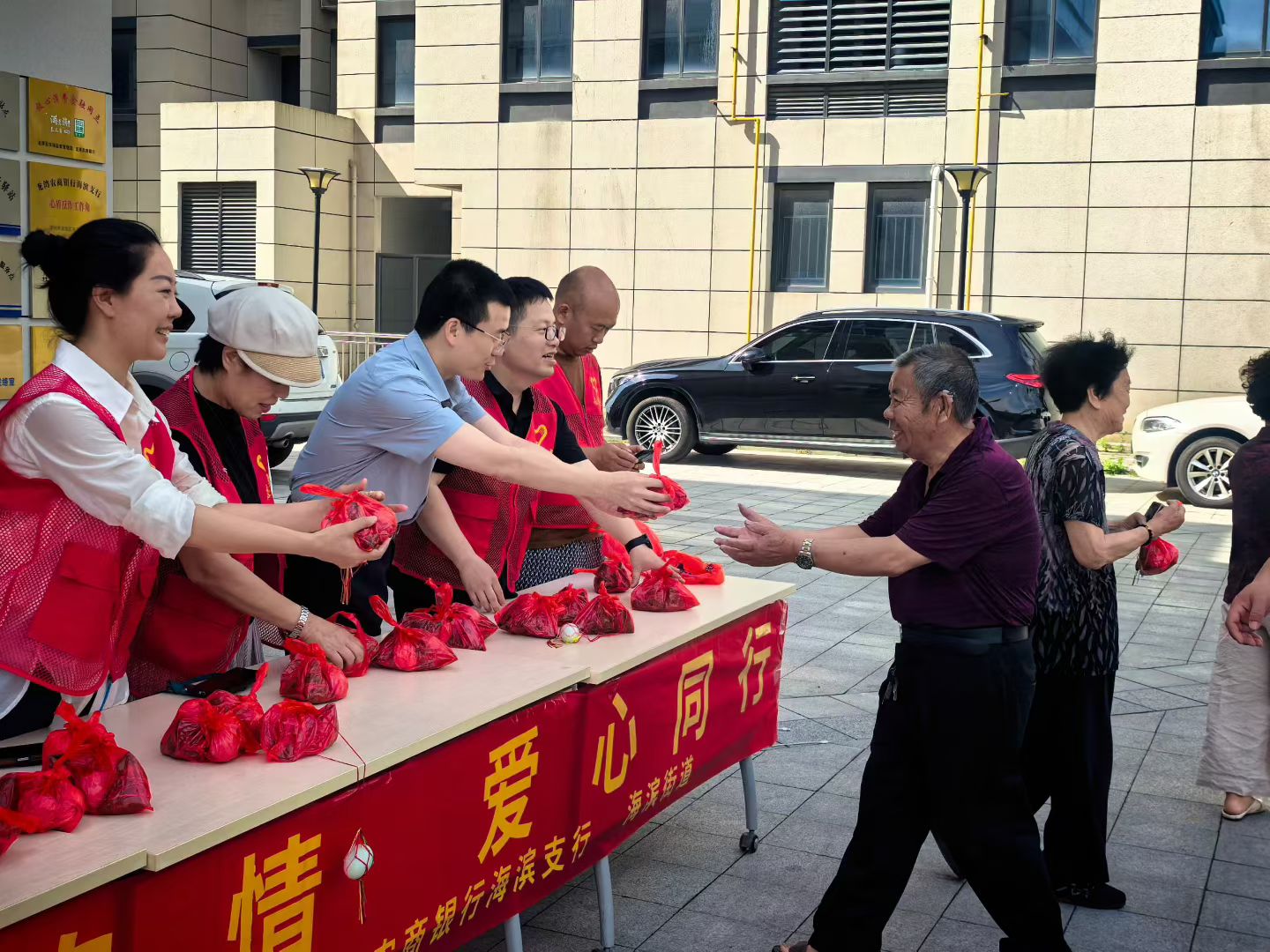 龙湾海滨:万家驿站解锁便民服务三重身份